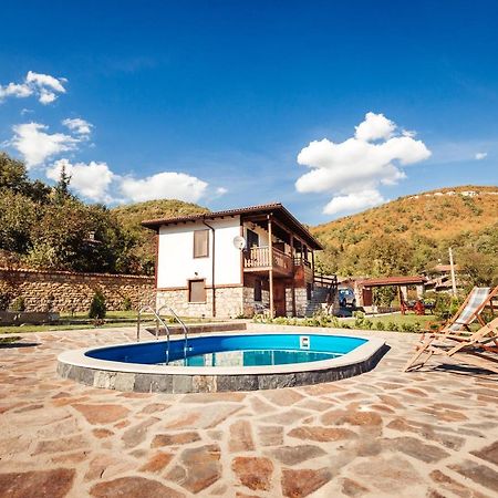 Guest House Hristova Kashta - Христова Къща Cherni Vrŭkh Exteriér fotografie