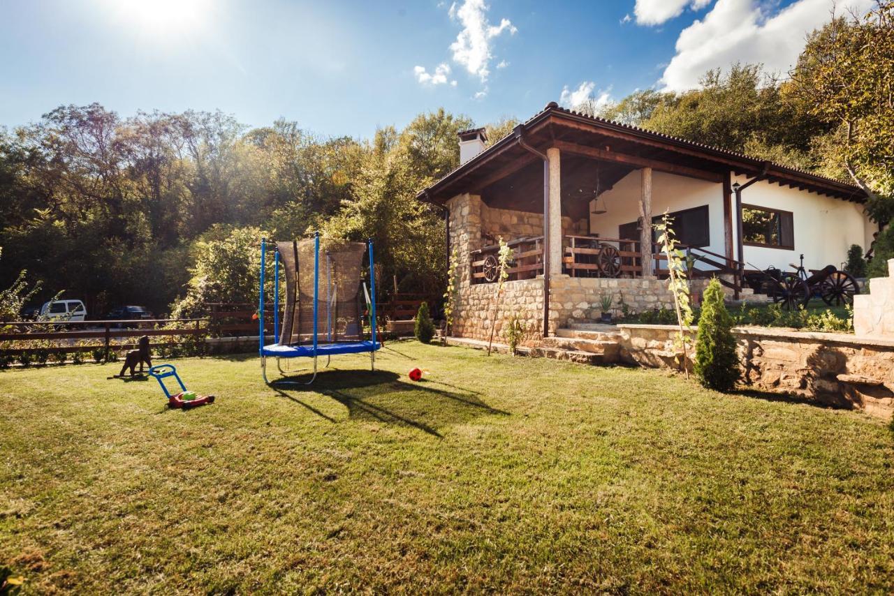 Guest House Hristova Kashta - Христова Къща Cherni Vrŭkh Exteriér fotografie